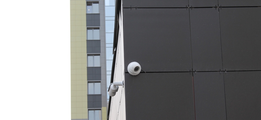 Установка видеонаблюдения на фасад здания